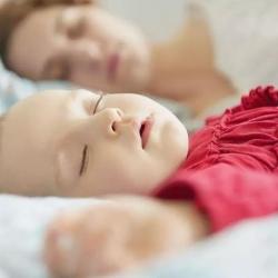 如何判断新生儿睡眠是否正常