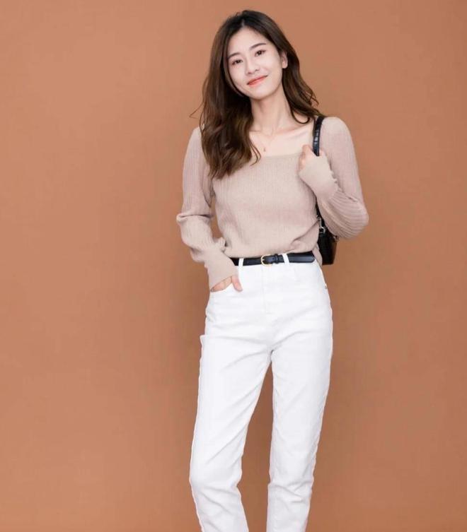 小白裤的N种搭配，每种都简约优雅又时尚